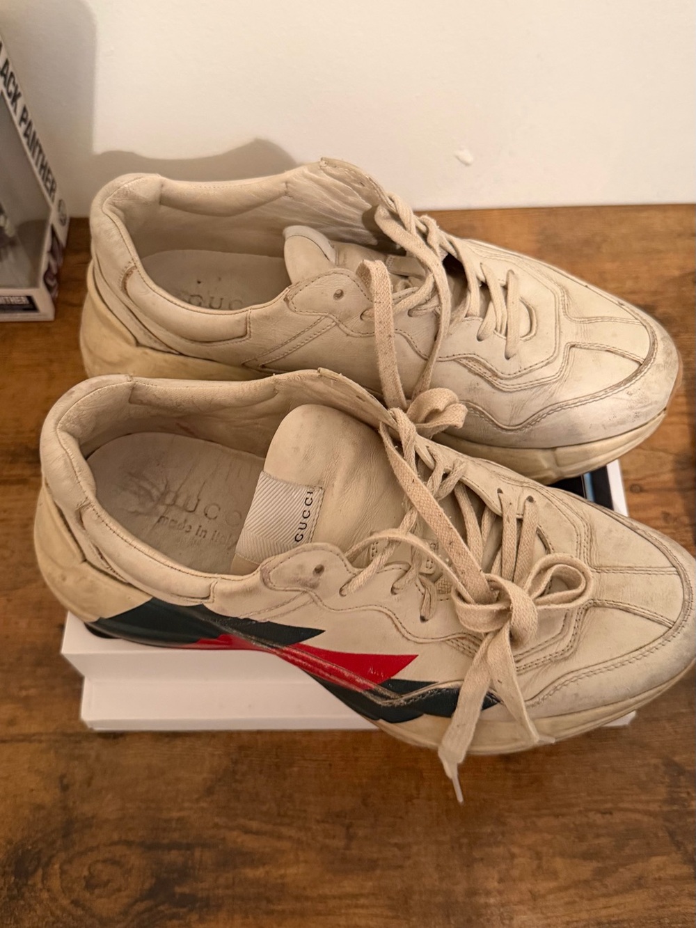 Gucci Off-White Leather Low-Top Sneakers - Fits like a size 8 it’s size 6 1/2